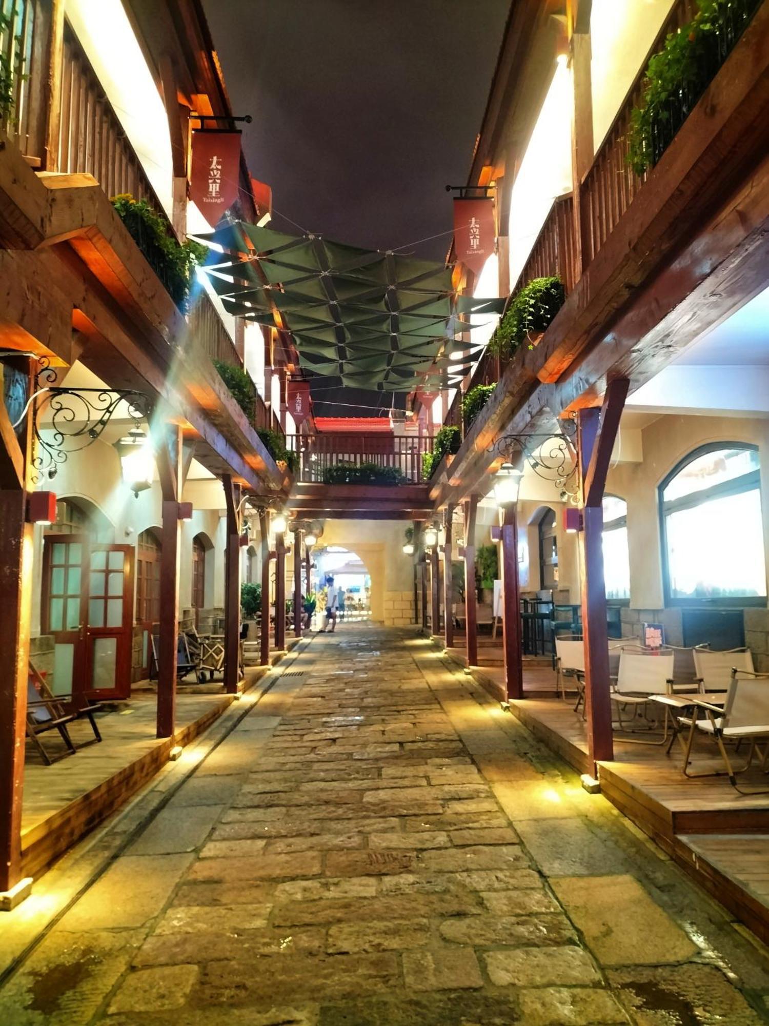 Qingdao Hua Qi Kaiserdom Hotel Exterior foto