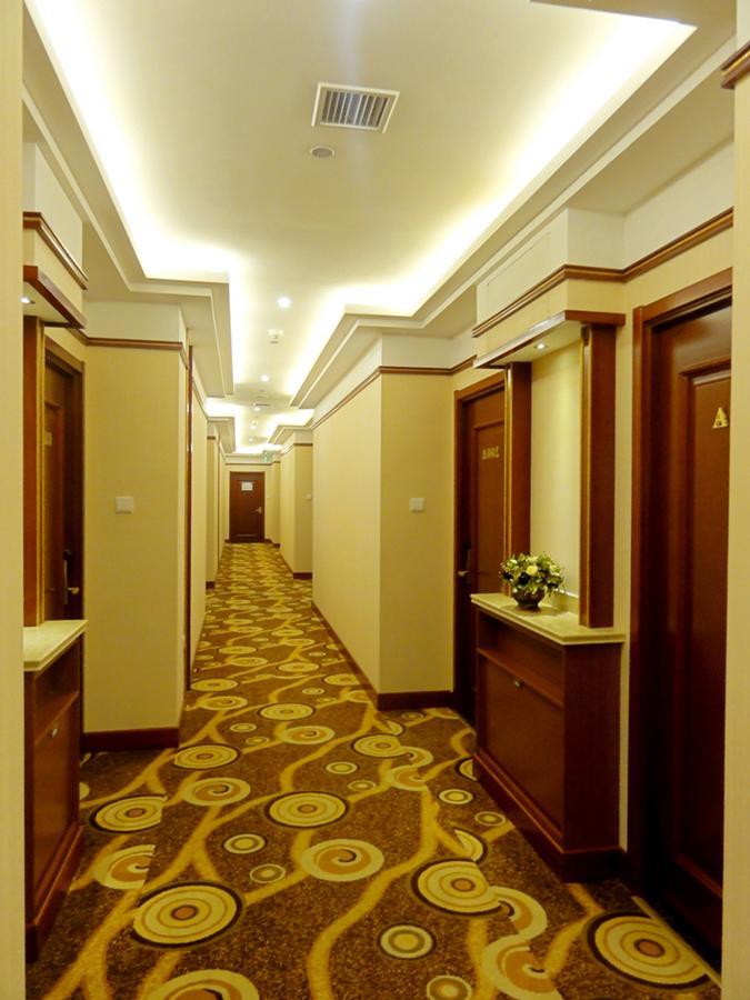 Qingdao Hua Qi Kaiserdom Hotel Exterior foto