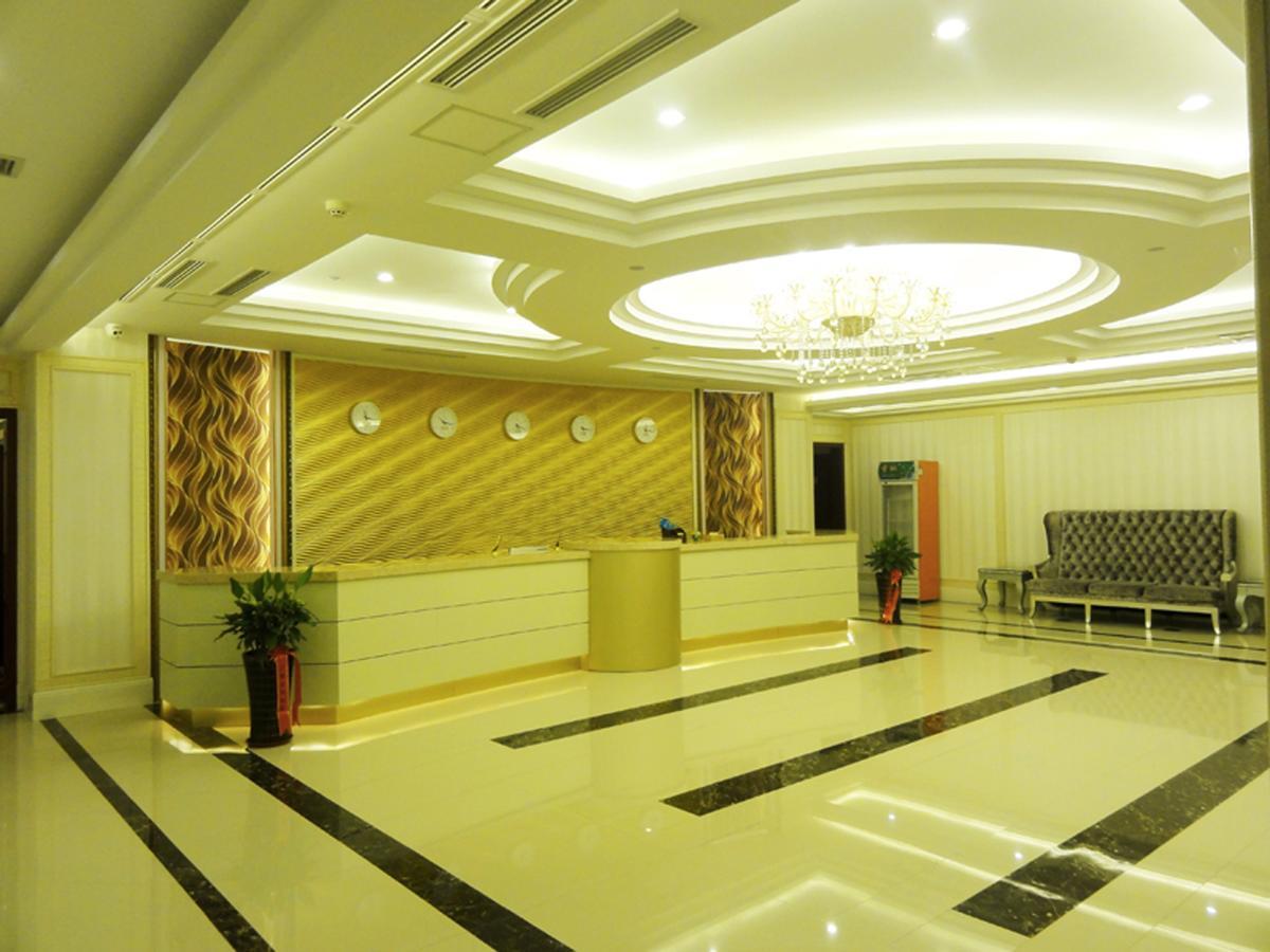 Qingdao Hua Qi Kaiserdom Hotel Exterior foto
