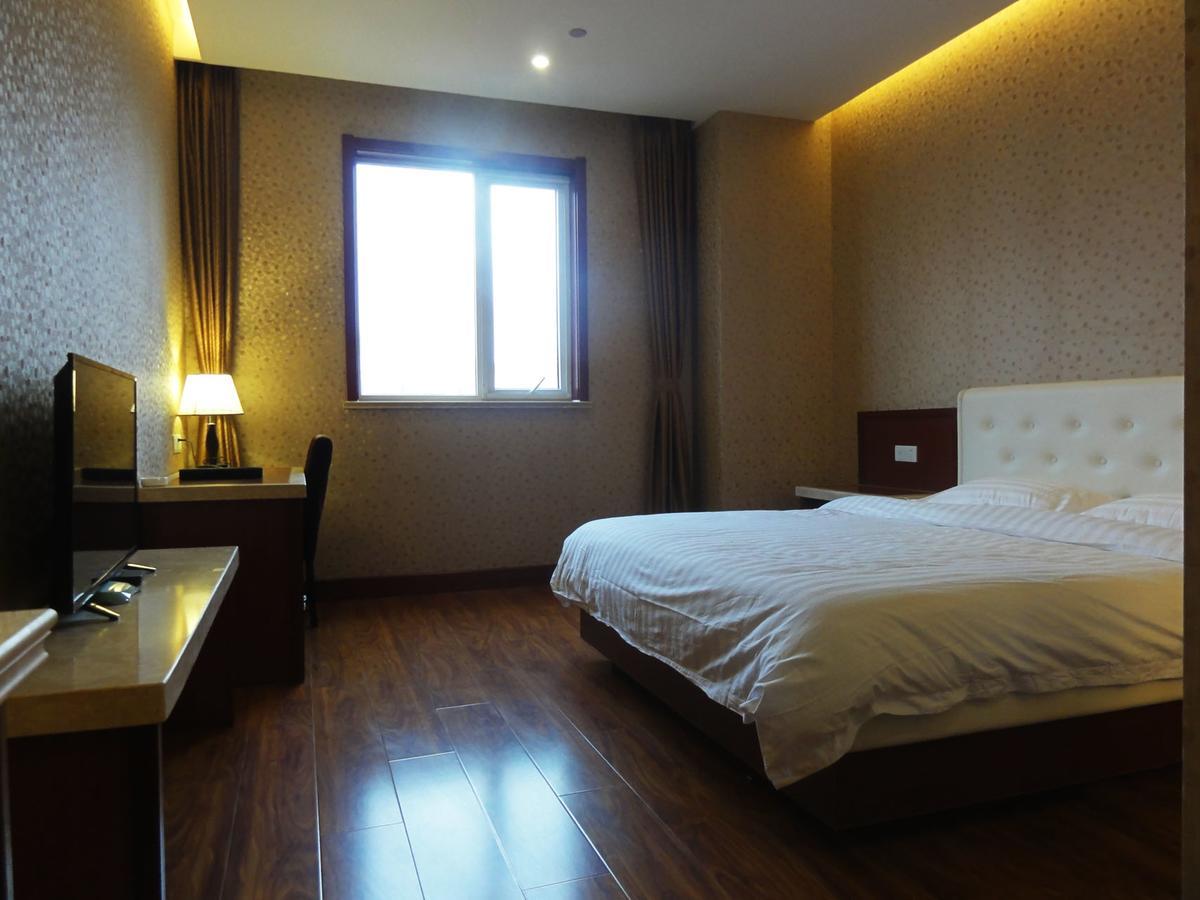 Qingdao Hua Qi Kaiserdom Hotel Exterior foto
